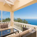 Apartahotel Armyra - With Sea Views & Shared Pool