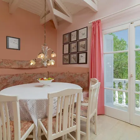 Armyra - With Sea Views & Shared Pool شقة فندقية Volímai