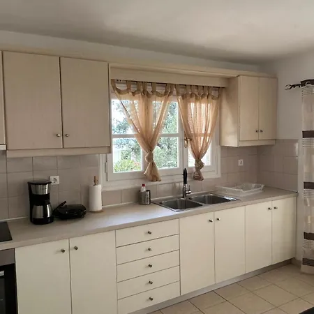 Armyra - With Sea Views & Shared Pool 4* Volímai