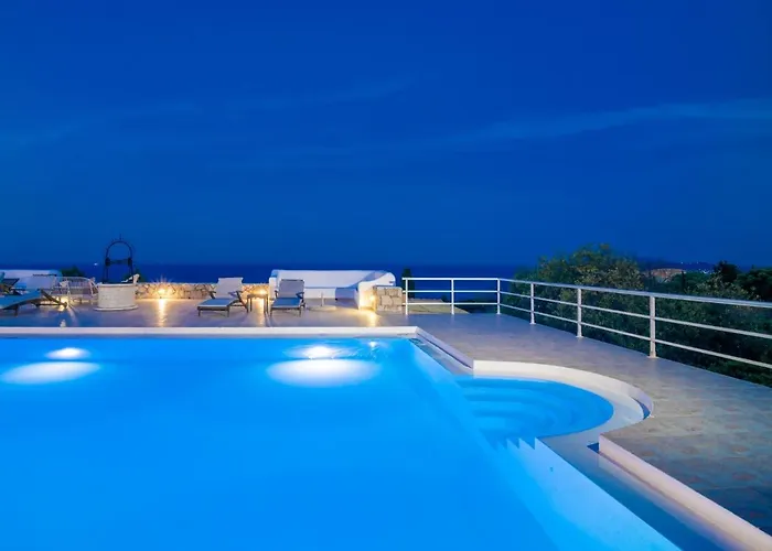 Lägenhetshotell Armyra - With Sea Views & Shared Pool