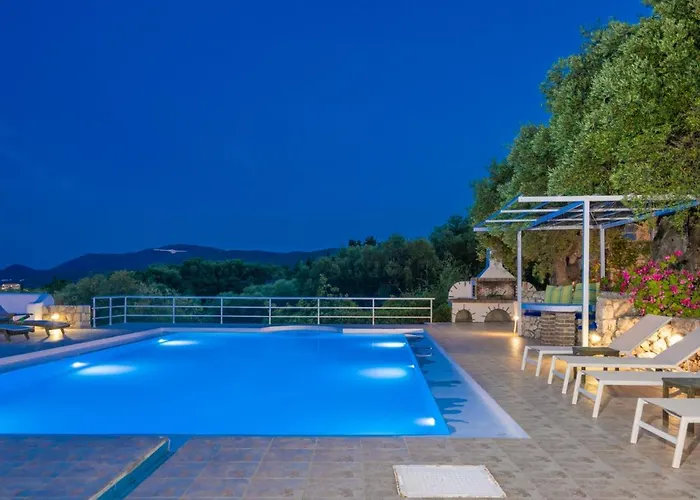 Lägenhetshotell Armyra - With Sea Views & Shared Pool 4*