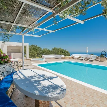 Armyra - With Sea Views & Shared Pool Lägenhetshotell 4*