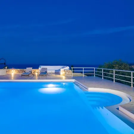 Appart hôtel Armyra - With Sea Views & Shared Pool