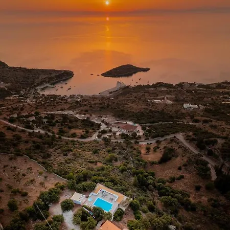 Appart hôtel Armyra - With Sea Views & Shared Pool