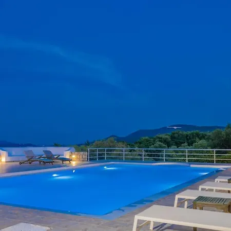شقة فندقية Armyra - With Sea Views & Shared Pool 4*