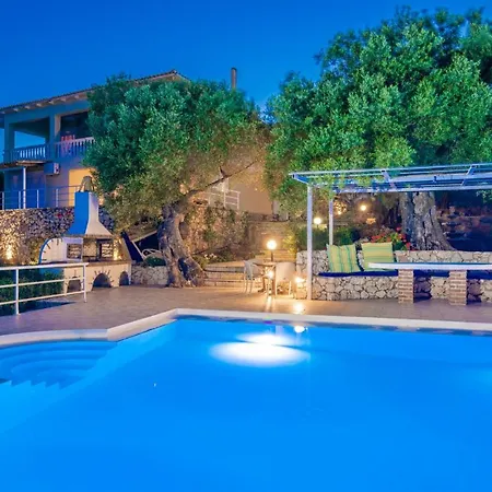 Armyra - With Sea Views & Shared Pool 4* Volímai