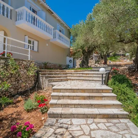 Armyra - With Sea Views & Shared Pool Appart hôtel 4*