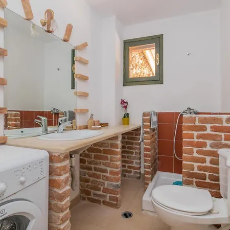 Armyra - With Sea Views & Shared Pool Volímai