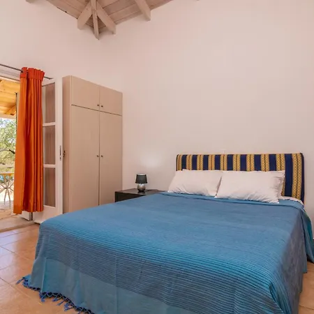 アパートホテル Armyra - With Sea Views & Shared Pool 4*