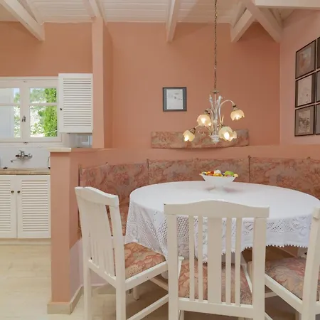 Hotel apartamentowy Armyra - With Sea Views & Shared Pool 4*
