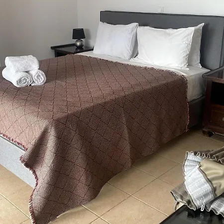 Hotel apartamentowy Armyra - With Sea Views & Shared Pool