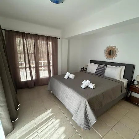 Hotel apartamentowy Armyra - With Sea Views & Shared Pool 4*